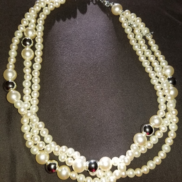 Faux Pearl Jewelry Peices - Picture 4 of 4